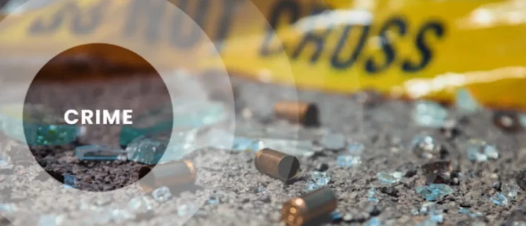Chaos Unleashed: Policewoman and Innocents Caught in Crossfire as Bank Guard's Gun Misfires!
